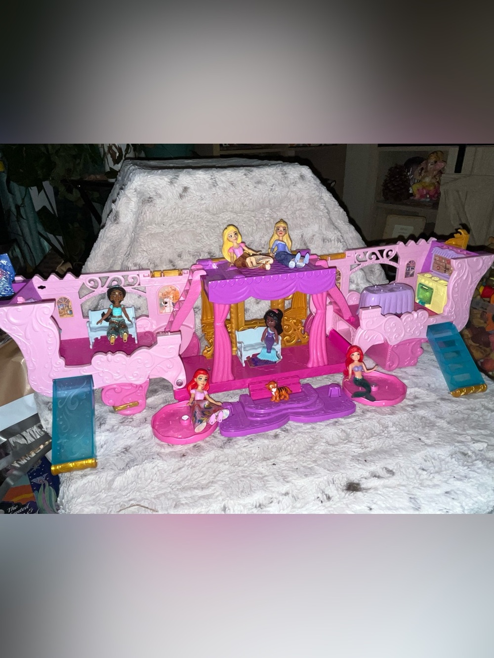Mattel Disney Princess Carriage to Castle 2-in-1 Playset Lot W/ 6 Small Dolls